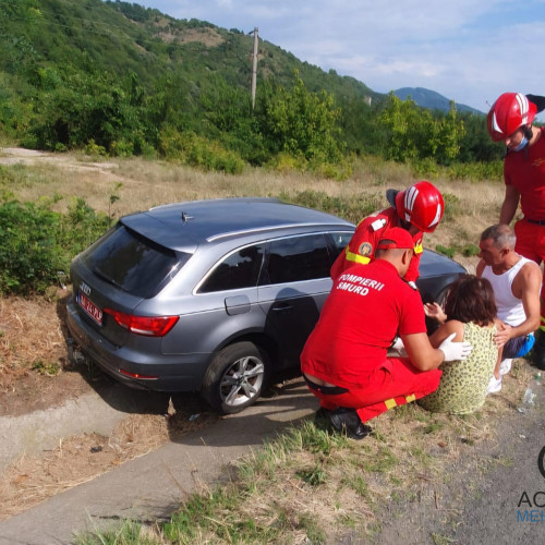 Accident rutier pe Valea Cernei între două autoturisme