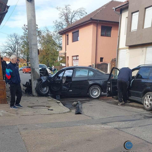 Accident rutier la intersectia strazilor Cicero - Ciresoaia