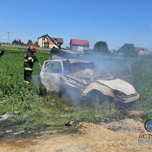 Incendiu devastator la un autoturism în Obârșia de Cîmp