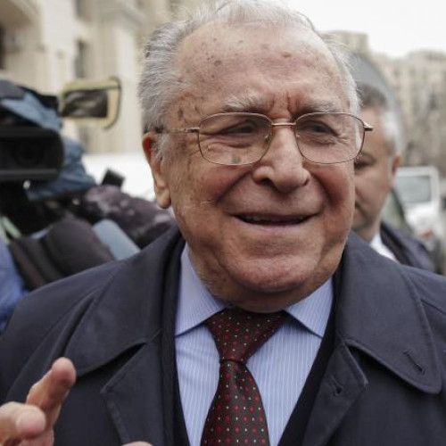 Ion Iliescu, fostul președinte al României, continuă internat la secția de terapie intensiva a Spitalului Clinic de Urgență „Prof. Dr. Agrippa Ionescu” din București, anunță reprezentanții unității medicale. Potrivit acestora, starea sa generală este stabilă, iar pacientul a reușit cu sprijin să stea la marginea patului. Doctorii menționează că starea sa evoluează spre o ușoară ameliorare, sub tratament și cu administrare de oxigen.