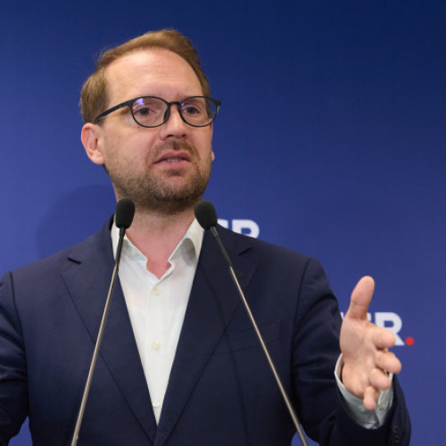 Congresul USR va desemna sâmbătă noul președinte al partidului, iar candidatul favorit, Dominic Fritz, urmează să prezinte strategia politică pentru următoarea perioadă. La eveniment va fi prezentă și fostul lider georgian, Salome Zurabișvili, prima femeie președinte a Georgiei, care va susține un discurs special, conform informațiilor oferite miercuri de USR.