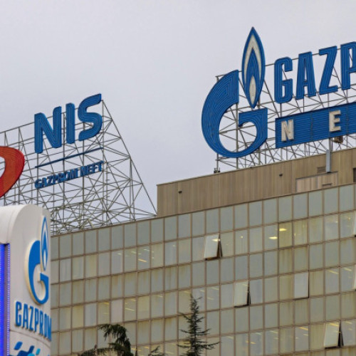 Serbia păstrează negocierile pentru un nou contract de gaze cu Rusia, în ciuda recomandărilor Uniunii Europene de a reduce importurile până în 2027. Oficialii sârbi susțin că noul acord va avea cel mai bun preț din Europa și consideră gazele rusești esențiale pentru securitatea energetică a țării.