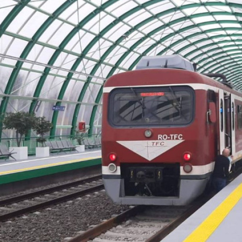 Degajări de fum la automotorul unui tren care circula către Aeroportul Henri Coandă. Circulaţia a 3 trenuri de călători a fost afectată