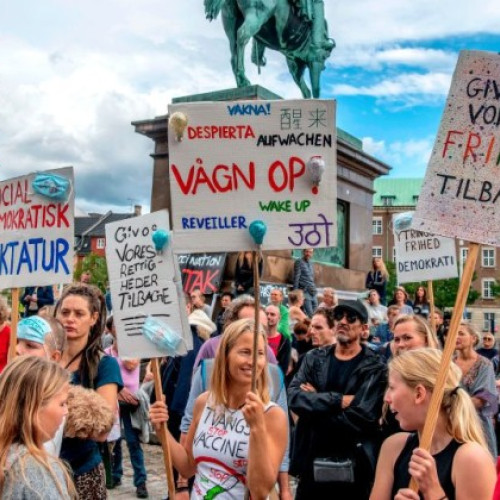 Legea privind vaccinarea forțată, abandonată după proteste în Danemarca