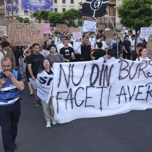 Reacția ANOSR după tăierea burselor pentru studenții de la taxă: „O măsură injustă şi discriminatorie”