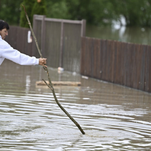 Pericol de inundații pe râuri din 15 județe: hidrologii au emis cod portocaliu și galben. Sunt vizate și Suceava și Neamț