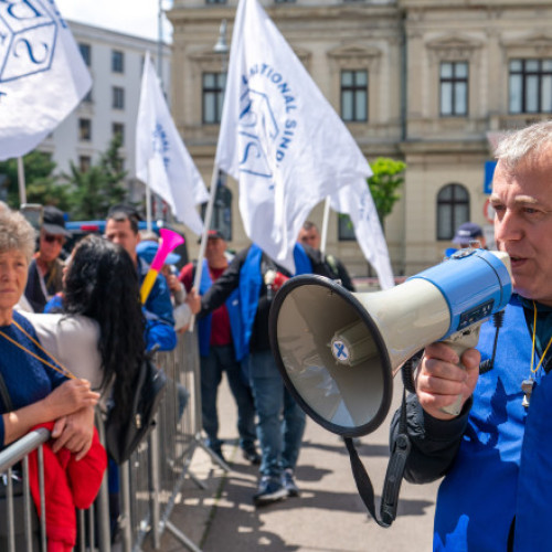 Sindicatele pregătesc proteste împotriva măsurilor fiscale și strâng semnături pentru grevă generală