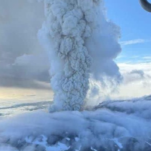 Cutremurul de 8,8 din Kamceatka a activat șapte vulcani din zonă. „O paradă de erupții”