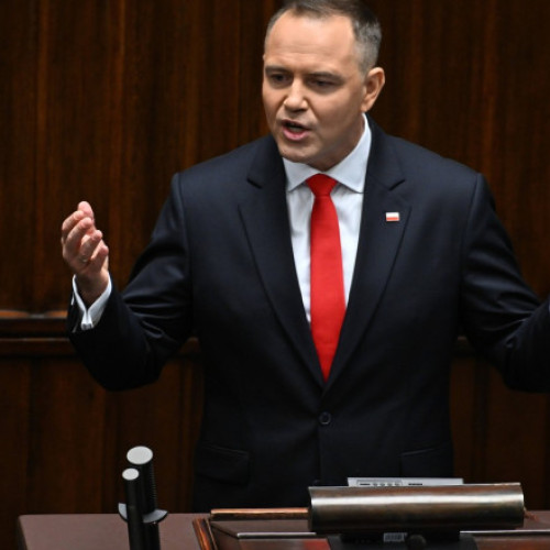 În discursul său de la inaugurarea mandatului prezidențial, Karol Nawroki spune „nu” imigrației ilegale și aderării la euro