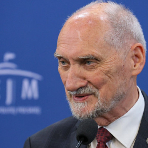 Parlamentul polonez a votat pentru ridicarea imunității fostului ministru al Apărării Antoni Macierewicz. Ce i se impută acestuia