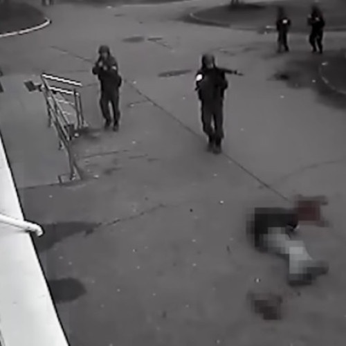 Video Momentul în care un civil din Bucea este executat în stradă de către ruși. Urmează jefuirea unui magazin. Vladimir Putin: „Provocări”