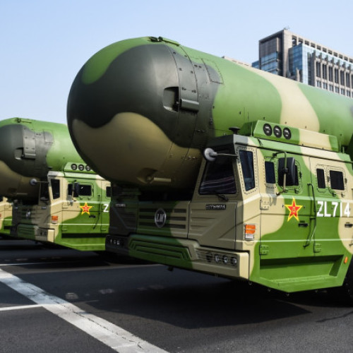 China și-ar putea schimba strategia lansării atacurilor nucleare, adoptând una dintre cele mai periculoase politici ale Războiului Rece