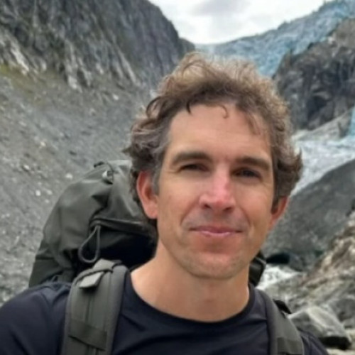 Un jurnalist dispărut de 6 zile în Norvegia a fost găsit în viață. Cum a supravieţuit în sălbăticie, cu o rană gravă
