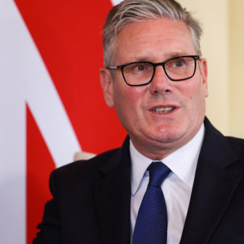 Premierul britanic Sir Keir Starmer îl mustră pe Andrew Tate și avertizează băieții expuși riscului „masculinității toxice” din online