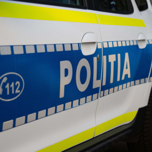 Video O femeie din Timişoara este căutată de Poliţie după ce a intrat cu maşina pe contrasens într-un sens giratoriu