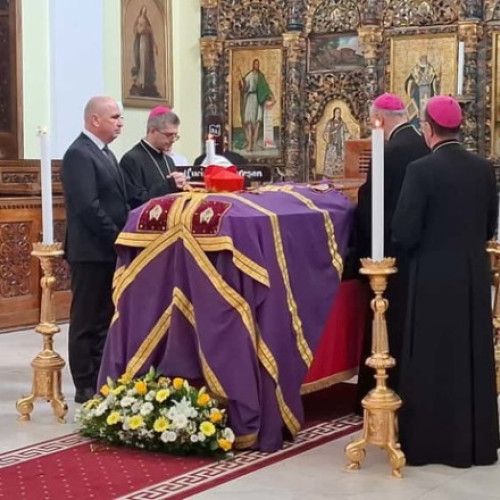 Premierul Ilie Bolojan a adus un omagiu Cardinalului Lucian Mureșan la Blaj