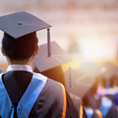 Tinerii caută spații de cazare pentru noul an universitar, între cămine și chirii scumpe