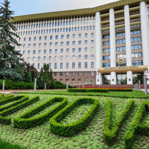 Moldovenii votează duminică pentru un parlament decisiv între Europa și Rusia