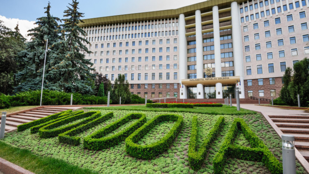 Moldovenii votează duminică pentru un parlament decisiv între Europa și Rusia