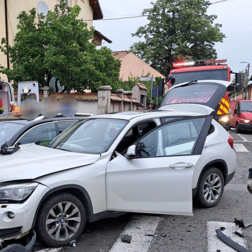 Accident rutier la Drobeta-Turnu Severin: Doi șoferi răniți, unul transportat la spital