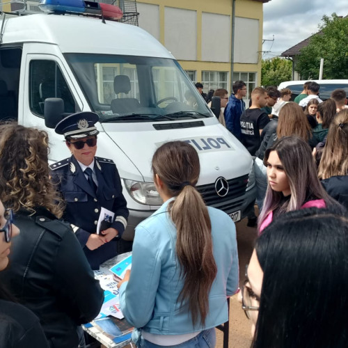 Elevii din Drobeta-Turnu Severin pot deveni polițiști la Școlile de Agenți Câmpina și Cluj. Înscrierile se fac până pe 14 mai la IPJ Mehedinți.