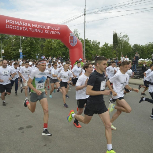 Crosul Severinului revine pe 25 mai! Va avea loc a patra ediție a evenimentului sportiv de la ora 10:00 organizată de Primăria Drobeta-Turnu Severin pentru iubitorii de mișcare în aer liber. Premii în bani și medalii pentru participanți, iar cei primii 500 de înscriși vor primi tricouri personalizate! Traseul va trece prin fața Palatului Culturii „Teodor Costescu” și pe lângă Cetatea Medievală, cu o scurtă variantă de 1km pentru copii. Înscrierile se fac prin e-mail sau personal la Primăria DT-S.