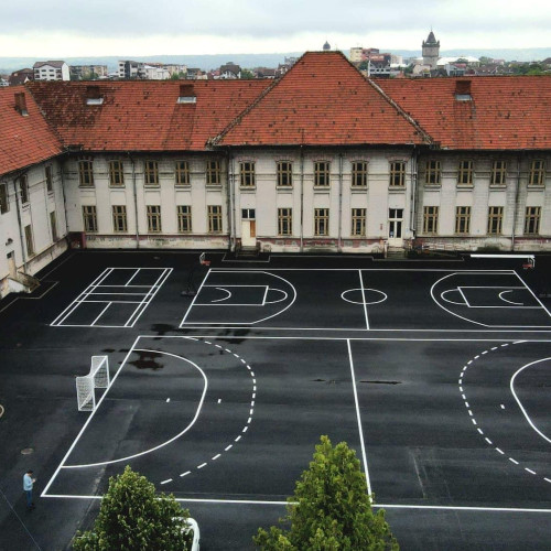 PARTENERIAT PENTRU DEZVOLTAREA UNIVERSITARĂ ÎN DROBETA TURNU SEVERIN, INAUGURAT DE CONSILUL JUDEȚEAN și UNIVERSITATEA DIN CRAIOVA. NOUA BAZĂ SPORTIVĂ DESERVESC STUDENȚII ȘI CADRELE DIDACTICE PENTRU ACTIVITĂȚI SPORTIVE ȘI RECREATIVE ÎN JUDEȚUL MEHEDINȚI.