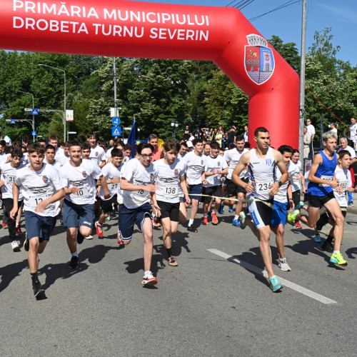 Sute de participanți la Crosul Severinului din Drobeta-Turnu Severin: Distrație și sport în aer liber pentru toate vârstele!